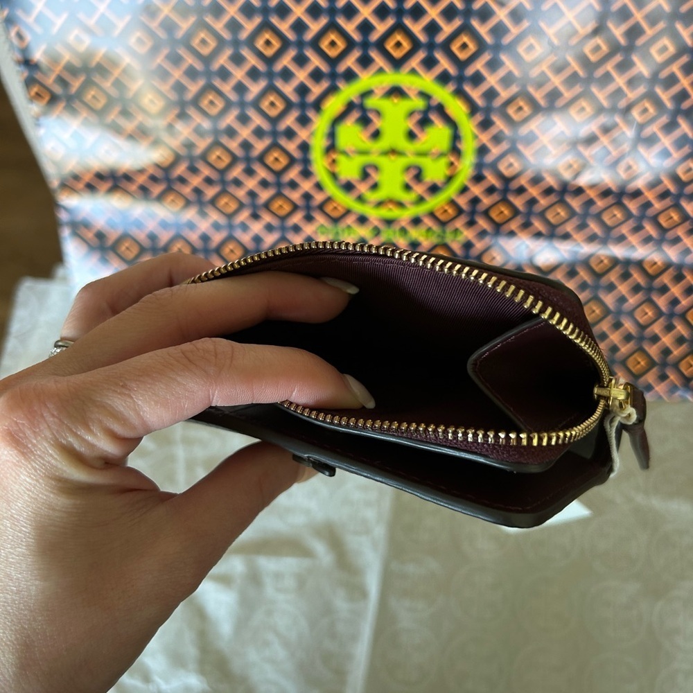 Tory Burch McGraw Bifold Wallet Wine - Picture 8 of 13